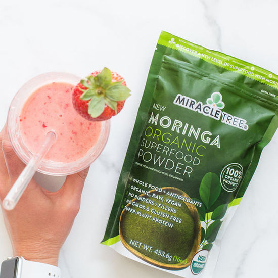 Green smoothie made with Miracle Tree organic moringa powder